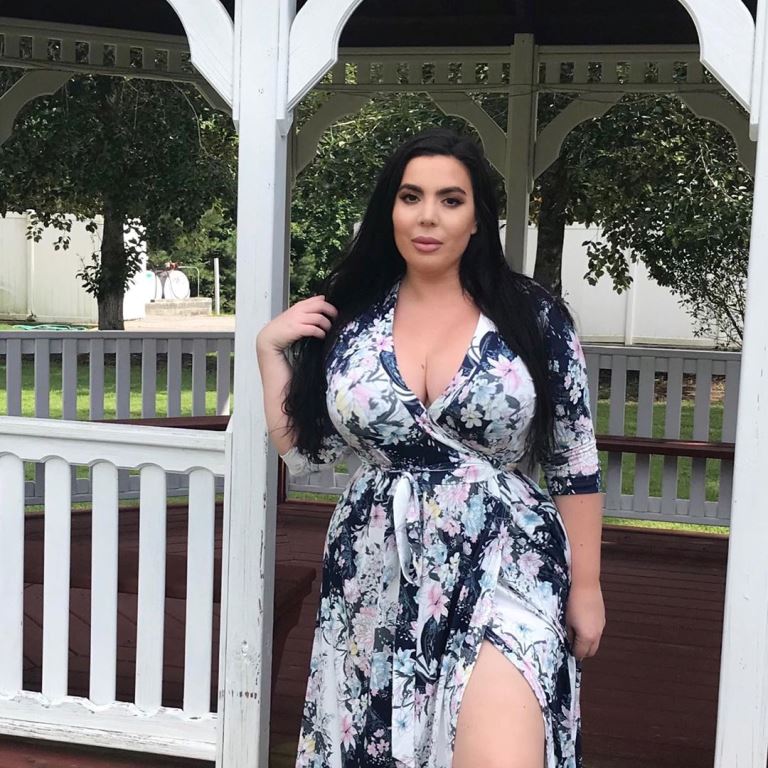 full figured model ashley